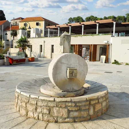 Seaside Terrace Apartment: Beachfront Retreat * Prvic Luka